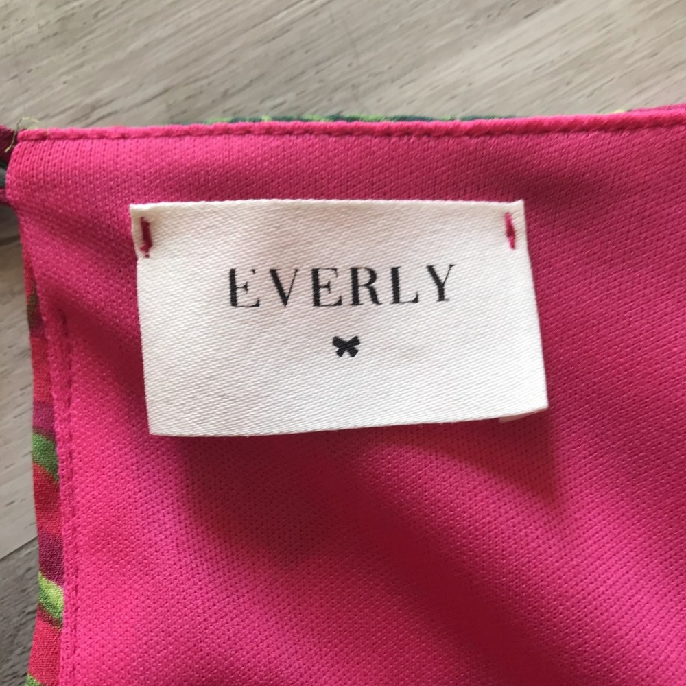 Everly Tropical Floral Deep V-Neck Keyhole back Lined Romper sz Large - Picture 3 of 9